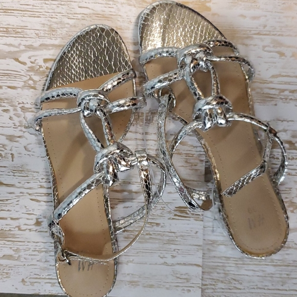 Silver - Picture 2 of 2